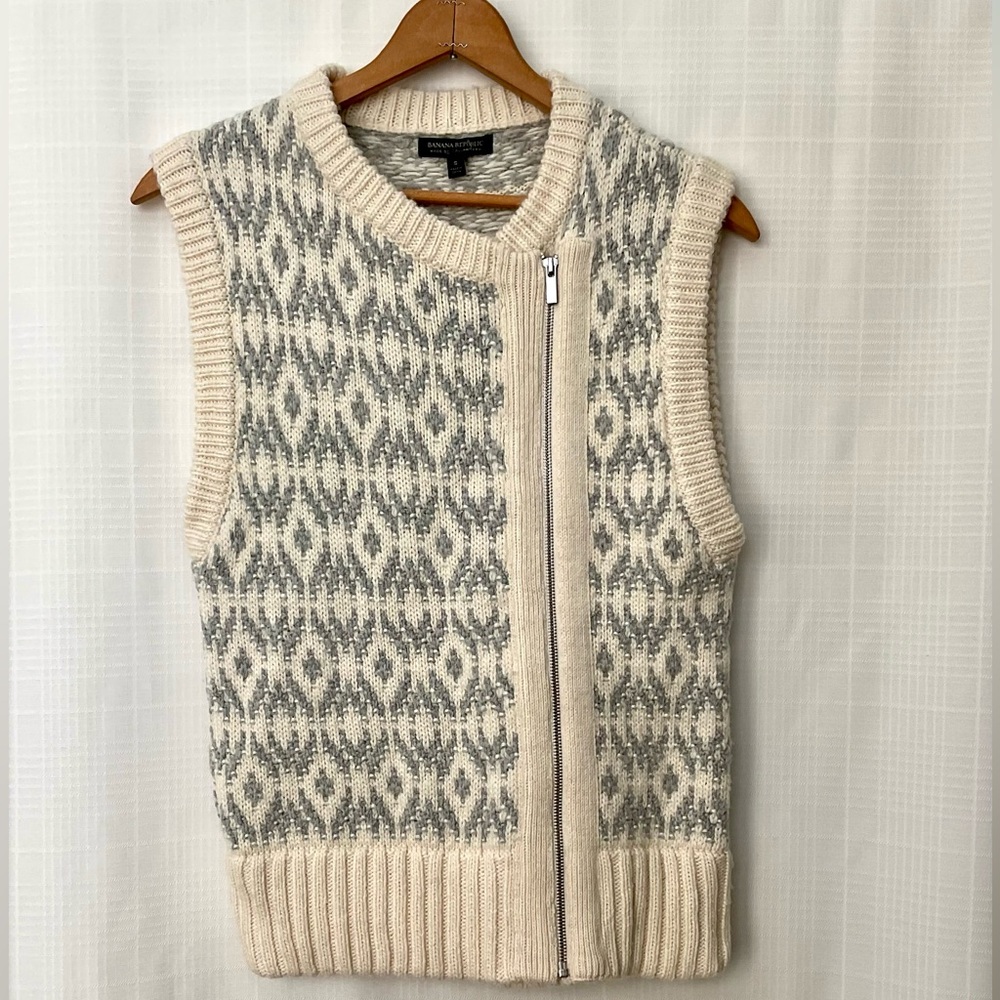 Banana Republic Wool Blend Sweater vest in Cream and Gray